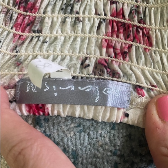 Solaris White Floral Romper - Picture 4 of 4